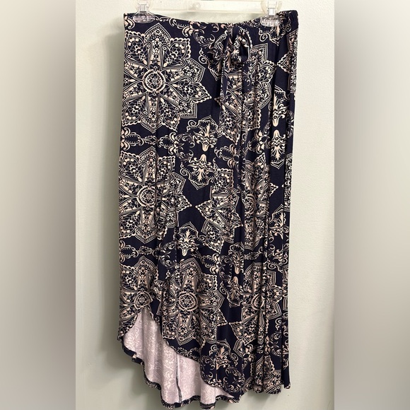 Asymmetrical maxi skirt, navy and beige, very comfy. - Picture 1 of 4